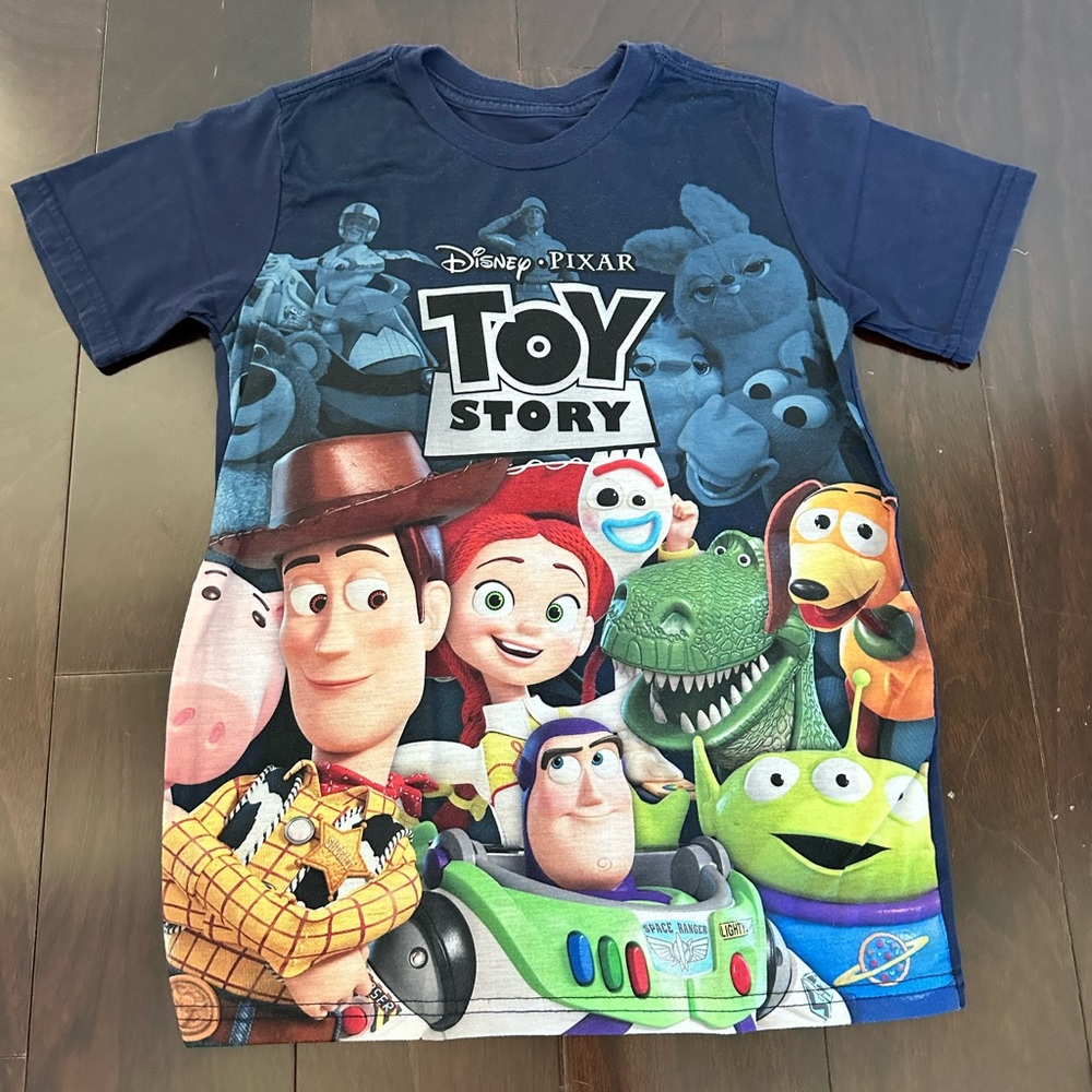 Disney Toy Story tee with entire group, size 7/8